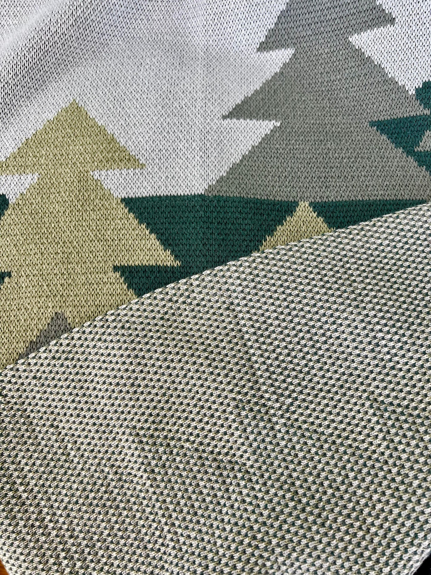 Piulua Nuna Knitted Throw Blanket